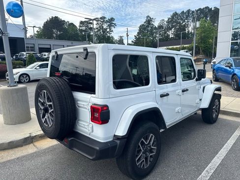 Used 2025 Jeep Wrangler Unlimited Sahara AWD/4WD image 8