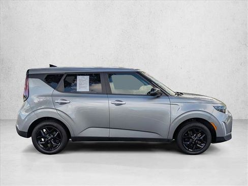 Used 2024 Kia Soul LX w/ Option Group 015 FWD image 4