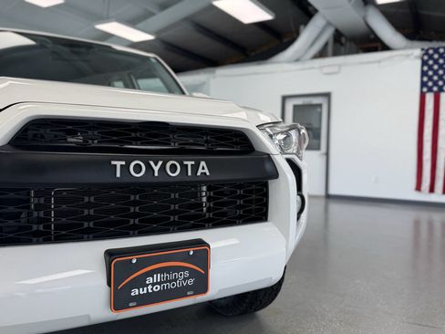 Used 2019 Toyota 4Runner SR5 AWD/4WD image 11