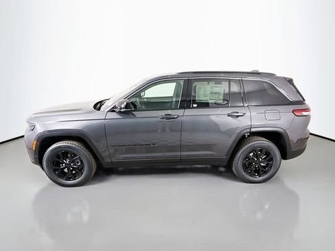 New 2026 Jeep Grand Cherokee Laredo image 4