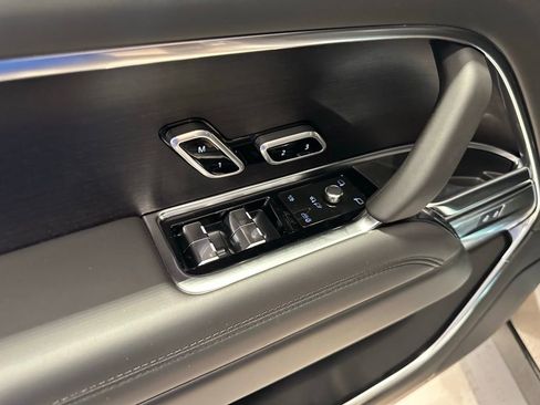 New 2025 Land Rover Range Rover SE image 29
