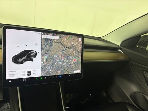 Used 2019 Tesla Model 3 Performance image 16
