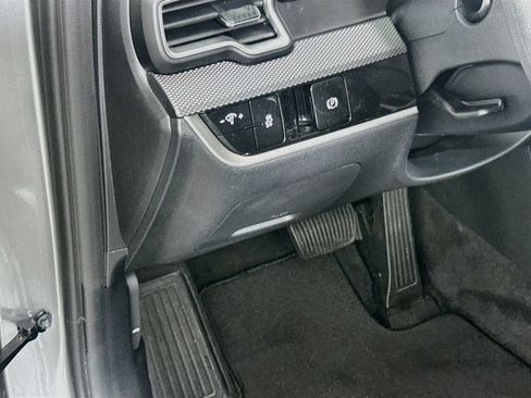 Used 2025 Kia Sportage LX FWD image 17