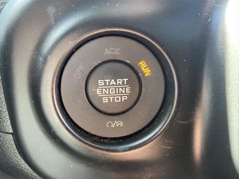 Used 2023 Jeep Gladiator Sport AWD/4WD image 23