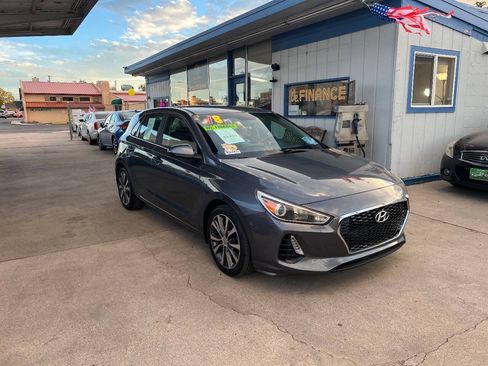 Used 2018 Hyundai Elantra GT FWD image 3