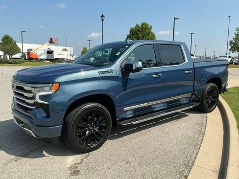 Used 2024 Chevrolet Silverado 1500 High Country w/ High Country Premium Package AWD/4WD image 3