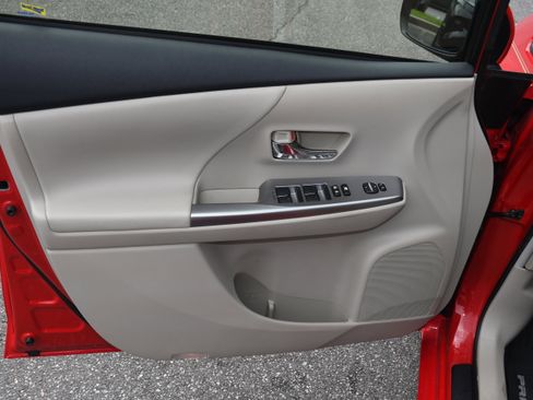 Used 2017 Toyota Prius V Four FWD image 9