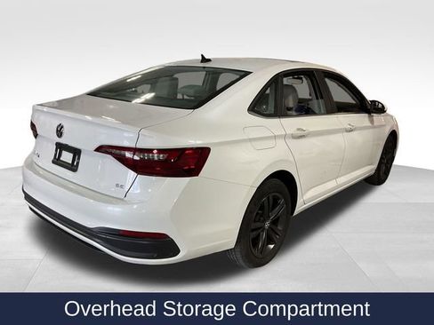 Used 2024 Volkswagen Jetta SE w/ Panoramic Sunroof Package image 7
