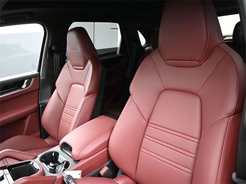 New 2025 Porsche Cayenne Turbo image 5
