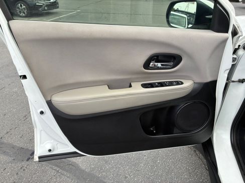Used 2018 Honda HR-V LX image 14