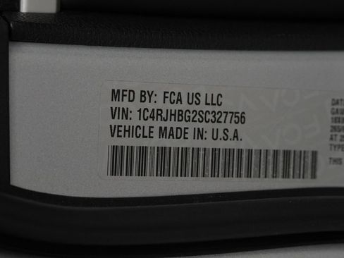 Used 2025 Jeep Grand Cherokee Limited AWD/4WD image 55