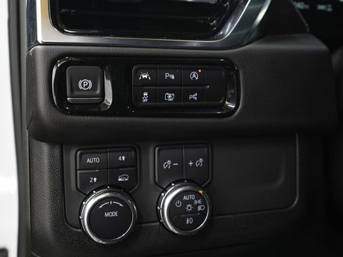 Used 2025 GMC Yukon Denali AWD/4WD image 30