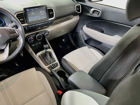 Used 2023 Hyundai Venue SEL FWD image 22