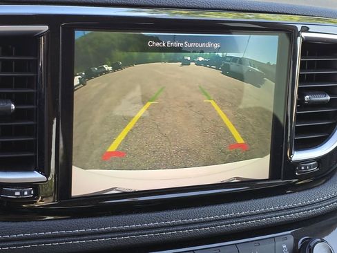 Used 2024 Chrysler Pacifica Limited FWD image 10