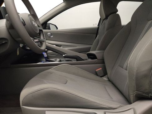 Used 2024 Hyundai Elantra SE image 17