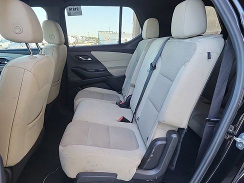 Used 2022 Chevrolet Traverse LS image 12