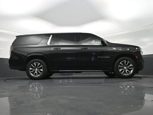 Used 2023 Chevrolet Suburban LT RWD image 29