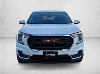 Used 2024 GMC Terrain SLE video 2