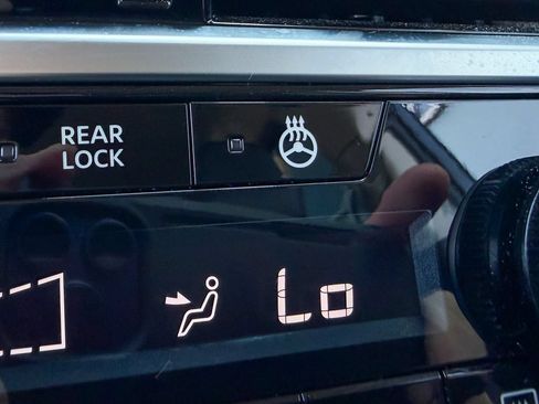 Used 2025 Nissan Pathfinder SL w/ Black Appearance Package AWD/4WD image 12