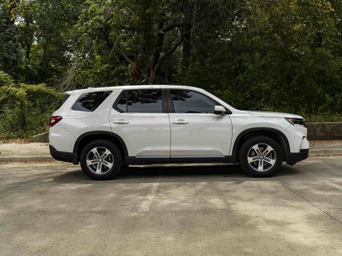 Used 2024 Honda Pilot EX-L image 10
