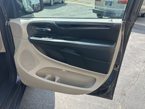 Used 2015 Dodge Grand Caravan SXT FWD image 11