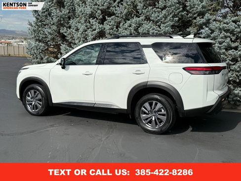 Used 2025 Nissan Pathfinder SV image 5
