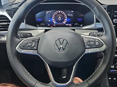 New 2026 Volkswagen Taos SE image 34