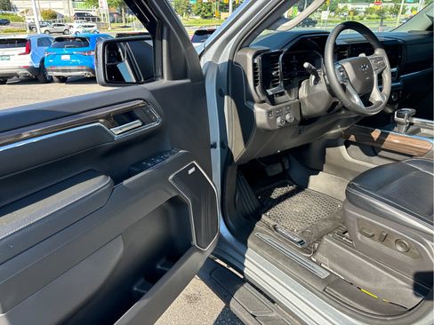 Certified 2024 Chevrolet Silverado 1500 RST w/ Convenience Package II AWD/4WD image 8