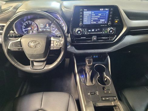 Used 2022 Toyota Highlander XLE FWD image 22