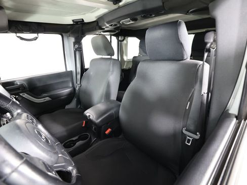Used 2011 Jeep Wrangler Unlimited Sahara AWD/4WD image 11