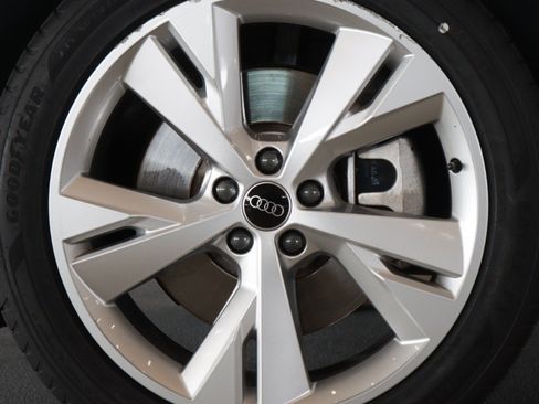 Used 2023 Audi Q4 e-tron Premium Plus AWD/4WD image 7