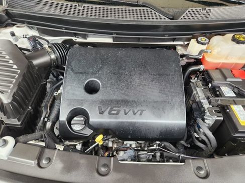 Used 2022 Chevrolet Traverse Premier FWD image 34