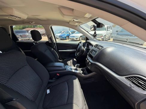 Used 2020 Dodge Journey SE w/ SE Popular Equipment Group FWD image 12