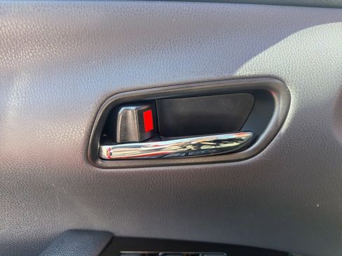 Used 2018 Toyota Prius Prime Premium image 32