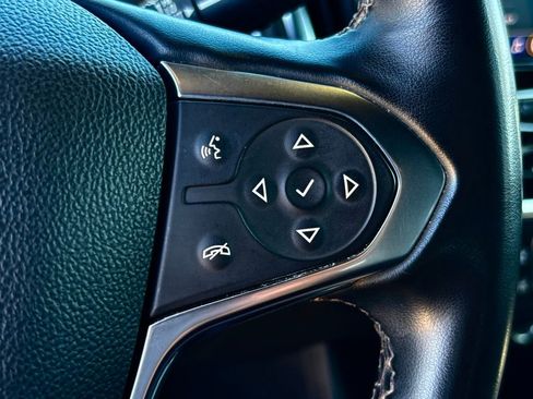 Used 2023 Chevrolet Traverse LT image 15