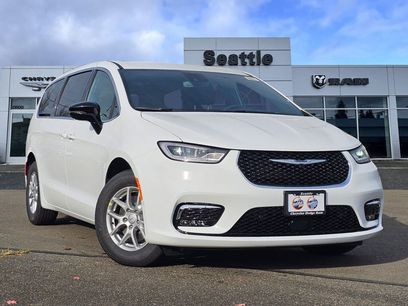 New 2026 Chrysler Pacifica Select