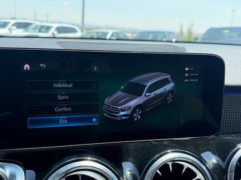 Used 2023 Mercedes-Benz GLB 250 image 31