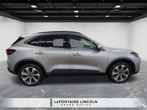 Used 2023 Ford Escape Platinum image 6