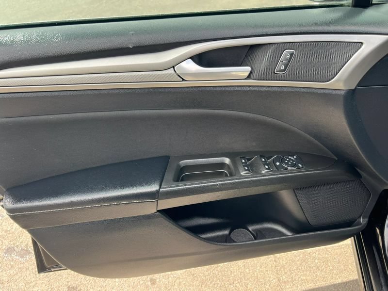 Used 2020 Ford Fusion SE FWD image 21