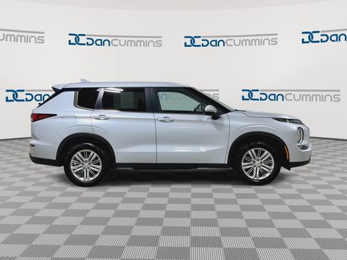 Used 2024 Mitsubishi Outlander ES AWD/4WD image 9