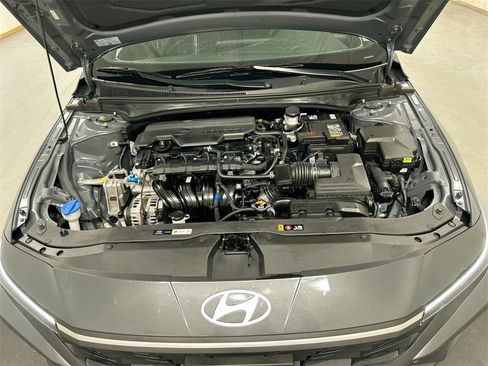 Used 2025 Hyundai Elantra Sport image 23