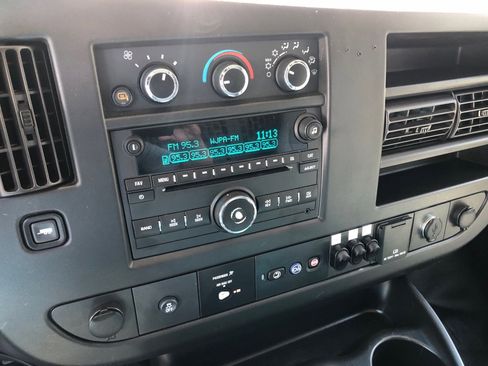 Used 2018 Chevrolet Express 2500 w/ Driver Convenience Package image 27