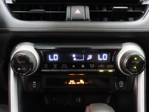 Used 2025 Toyota RAV4 XLE FWD image 20