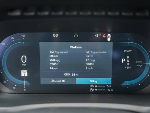 Certified 2025 Volvo XC90 T8 Core w/ Climate Package image 40