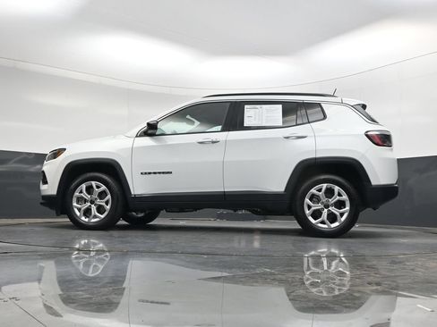 Used 2025 Jeep Compass Latitude AWD/4WD image 38