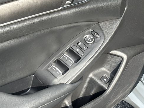 Certified 2022 Honda Accord LX image 15