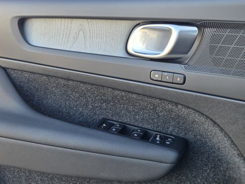 Used 2025 Volvo XC40 B5 Core w/ Protection Package Premier image 32