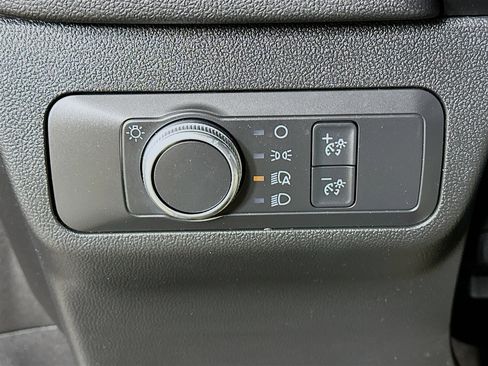 Used 2020 Ford Escape SE image 17