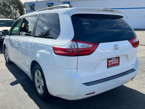 Used 2016 Toyota Sienna LE image 4