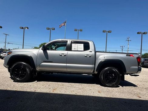 Certified 2023 Toyota Tacoma SR5 AWD/4WD image 2